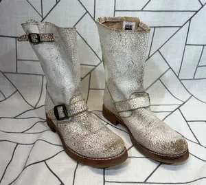 Frye Engineer Boots 8 White Gold Crackled Leather Buckle Mid Calf 76516 thumbnail 1