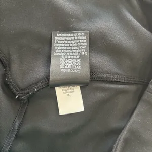 Victoria secrets Black High-Waisted Leggings size M in black with side pockets thumbnail 7