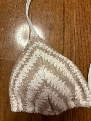 Hollister NWT  CROCHET-STYLE STRING TRIANGLE BIKINI TOP thumbnail 3