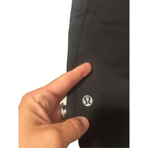 Lululemon straight leg size 4 32”inseam black leggings thumbnail 5