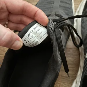 On Cloud Running Shoes thumbnail 6