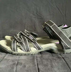 Teva s Black And Grey Platform Sandals Women’s Size 9 thumbnail 3