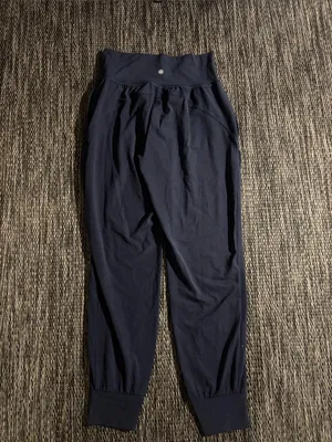 Athleta Salutation Jogger High Rise Lightweight Soft Navy Blue Size Small thumbnail 2