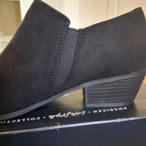 NEW Dr. Scholl's Brief Ankle Boot Bootie Shoe Black Microfiber Suede Women’s 9.5 thumbnail 4