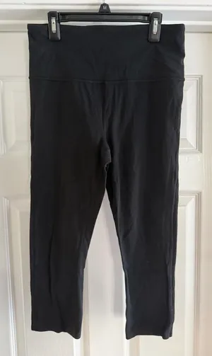 Athleta Black Horizon Scallop Capri Leggings Size Medium Athleisure Trendy Y2K thumbnail 1