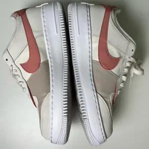 Nike Air Force 1 Shadow Womens Phantom/Pink Oxford/White/Red Stardust Sneakers10 thumbnail 8