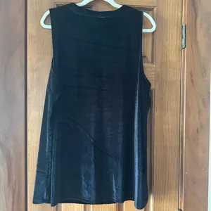 Torrid V Neck Keyhole Tank Top Women’s Size 2 Black Velvet Office Dressy Elegant thumbnail 4