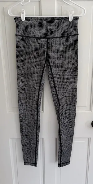 Lululemon Luxtreme Full Length Leggings Size 6 Black White Print‎ thumbnail 1