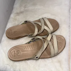 Crocs‎ A-Leigh Women's Size 10 Beige Cork Wedge Sandals Strappy Suede Like Style thumbnail 2