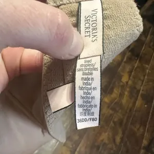 Victoria’s Secret nude strapless multi-way 36DD bra thumbnail 3