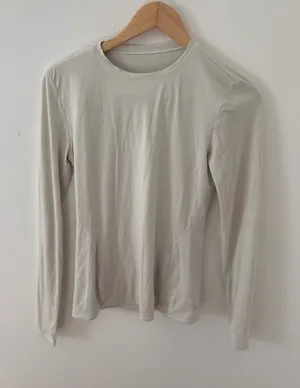 Lululemon Long Sleeve Activewear Top Crew Neck Slim Fit Light Bone Ivory Size 6 thumbnail 1