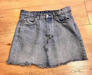 H&M Distressed Denim Mini Skirt Raw Hem Blue Size 10‎ Casual Summer Festival thumbnail 1