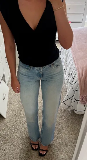 ZARA Mid-Rise Wide-Leg Jeans thumbnail 4
