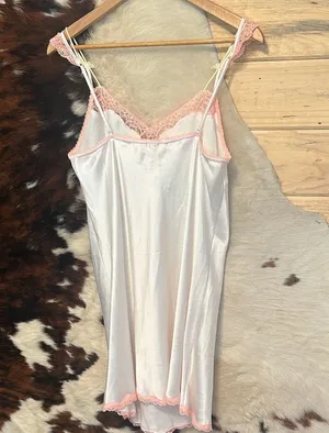 Victoria's Secret White Chemise with Pink Lace thumbnail 9