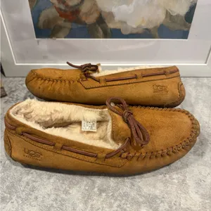 UGG Australia Women's Dakota 5612 Chestnut Sheepskin Moccasins Slippers Sz 8 thumbnail 3