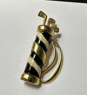 Golf Bag With Clubs Gold Tone Cream/Black Brooch Pin Golfing Perfect For Golfer thumbnail 1