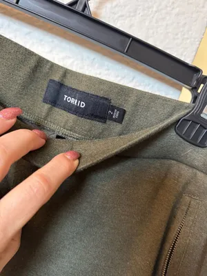 Torrid Jogger Pants Size 2 Olive Green Zipper Pockets Cuffed thumbnail 3