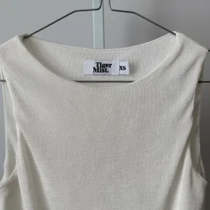 Tiger Mist XS‎ White Sleeveless Ribbed Tank Top Crew Neck Minimalist Y2k thumbnail 2