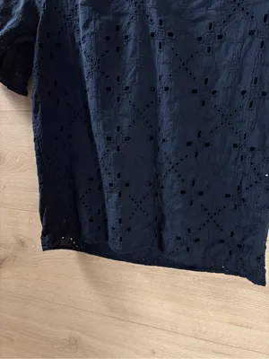 Elie Tahari Black Eyelet V-Neck Top Small thumbnail 4
