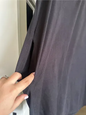 Black V thumbnail 2