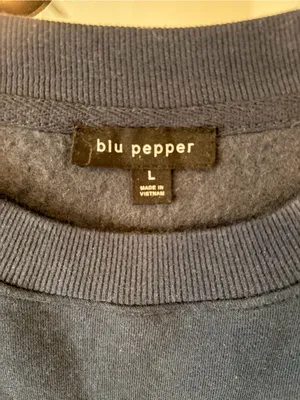 Blu Pepper Women's Crew Neck Graphic Ski Sweatshirt in Navy Blue size Large thumbnail 2
