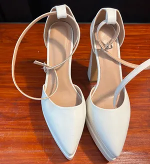 Elegant‎ Cream Women's Heels thumbnail 1