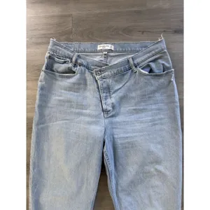 Abercrombie & Fitch The Dad High Rise Criss Cross Light Wash Jeans Size 14s/32 thumbnail 3