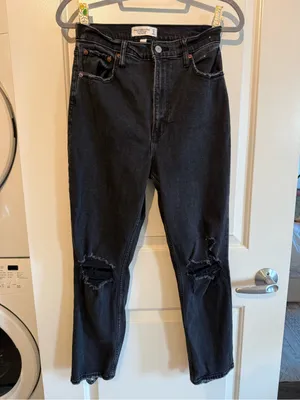 Abercrombie Curve Love Ultra High Rise Black Distressed Ankle Straight Jeans 27 thumbnail 2