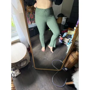 Urban Outfitters Women’s Medium Green Pull on Ribbed Pants thumbnail 2