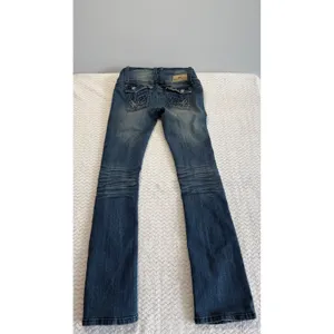 Almost Famous Womens Low Rise Bootcut Jeans Distressed Embroidered Wings Size 5 thumbnail 3