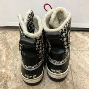 Sorel Tivoli Houndstooth Women’s Black White Waterproof Snow Boots Lined Size 7 thumbnail 2
