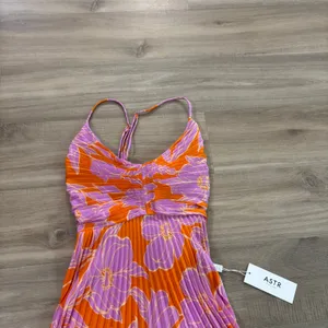 NWT Astr the Label Blythe Plisse Midi Dress Coral Multi Women Size Small thumbnail 4