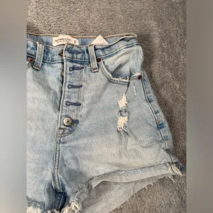 Abercrombie & fitch high rise Light Blue Distressed Denim Shorts 25/0 curve love thumbnail 3