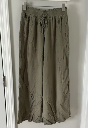 American Eagle olive green wide leg pants in size Medium thumbnail 1