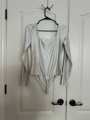 Babaton Satin-Look Square-Neck Long-Sleeve Bodysuit in Ivory thumbnail 4
