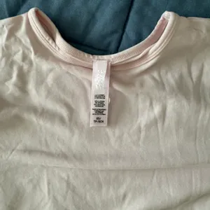 SKIMS baby pink cropped long sleeve tshirt thumbnail 2