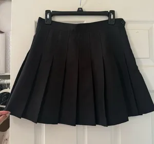 American Apparel Gabardine Black Pleated Tennis Mini Skirt thumbnail 1