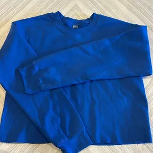 Gildan Women’s Cropped Royal Blue Crewneck Sweatshirt - Size S thumbnail 1