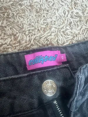 Edikted Low-Rise Black Jeans thumbnail 2
