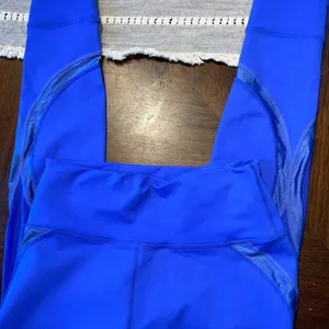 Woman’s size small fabletics leggings thumbnail 3