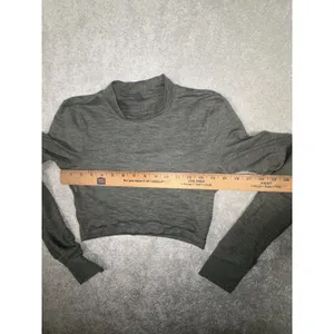 vuori womens long sleeve crop lux‎ tee dusty pine heather Xs thumbnail 3