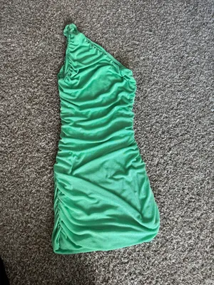 Amazon Green dress thumbnail 3