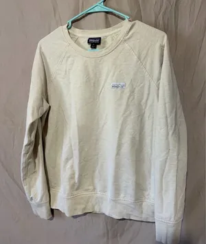 Patagonia crewneck thumbnail 1