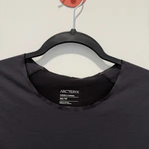 Arc’teryx NORVAN CREW NECK SHIRT SS WOMEN'S - BLACK Size XS Tp thumbnail 7