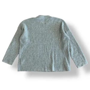 Abercrombie & Fitch Women’s Gray Ribbed Crew Sweater Size Medium‎ Wool Blend thumbnail 5