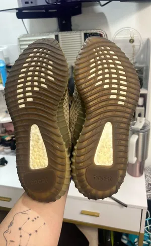 Yeezy 350 Sand Taupes thumbnail 11