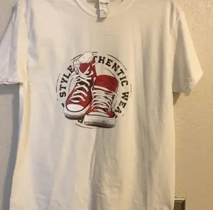 COPY - Gildan T shirt M with graphic print thumbnail 2
