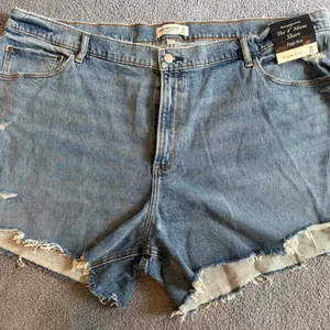 Abercrombie & Fitch Curve Love Mom‎ Shorts 36 High Rise Distressed NWT 4” Denim thumbnail 1