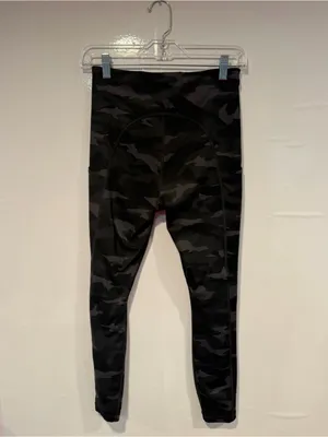 Athleta Ultimate Stash Black Camo Leggings thumbnail 4