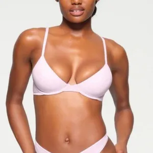 SKIMS T-Shirt Bra 30D thumbnail 1
